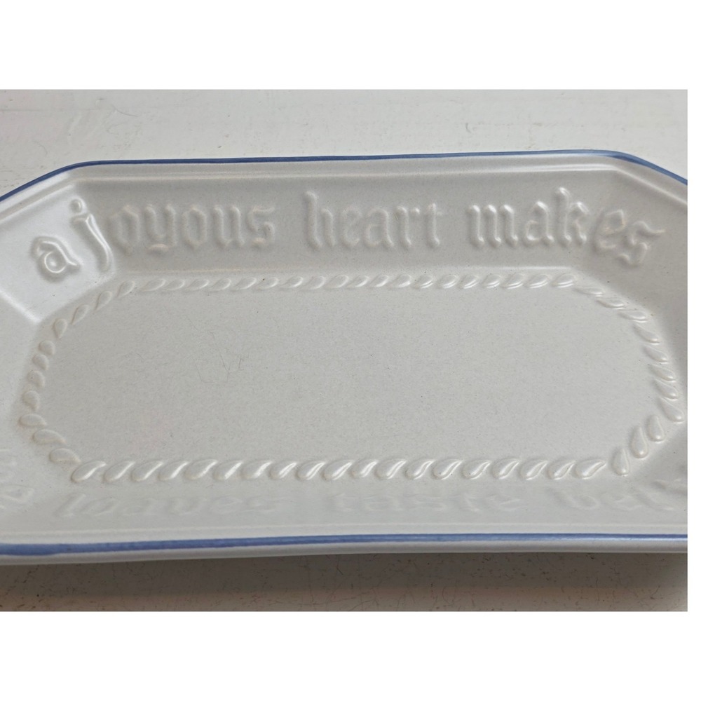 Pfaltzgraff Yorktowne Bread Tray 'A Joyous Heart Makes Loaves‎ Taste Better' - Picture 2 of 8